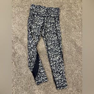 Old Navy Active kids Navy and White Animal Print Leggings size 6/7
